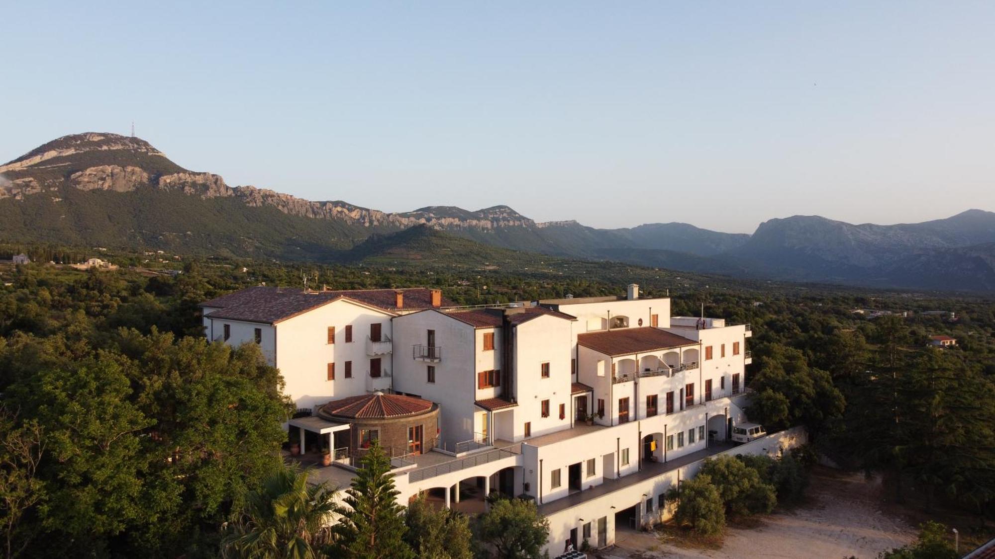 Hotel Il Querceto Dorgali Exterior photo